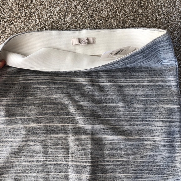 Ann Taylor NWT Gray Pencil Skirt - Picture 5 of 7